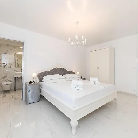 Holiday home Lovely In Kastel Stari With Sauna Kastela